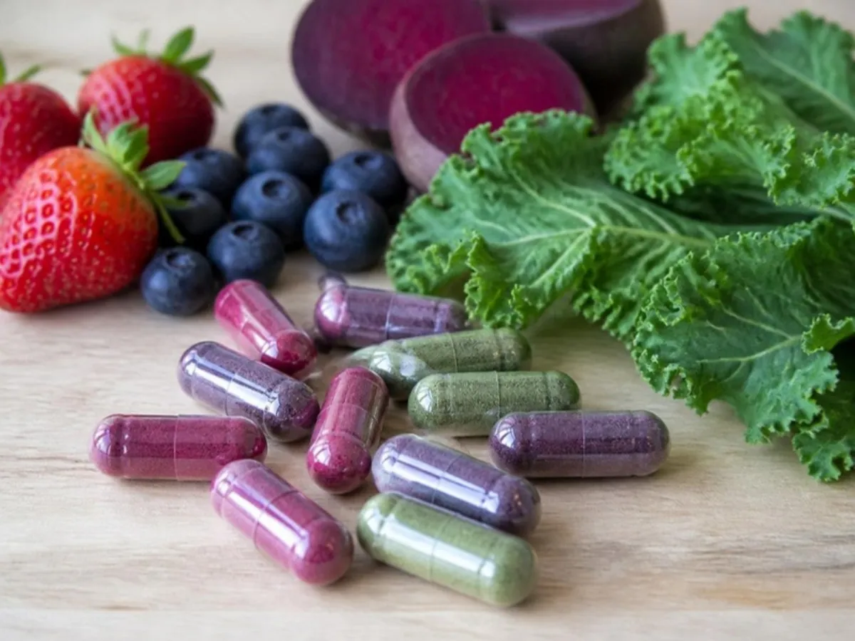 Plant-based capsules filled with fruit and vegetable powders